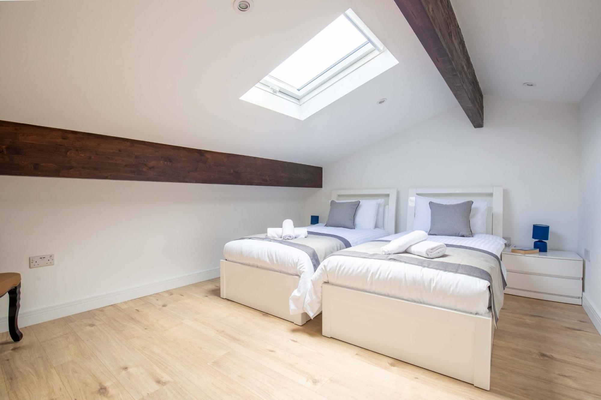 Aintree Cottage 赛伦塞斯特 外观 照片